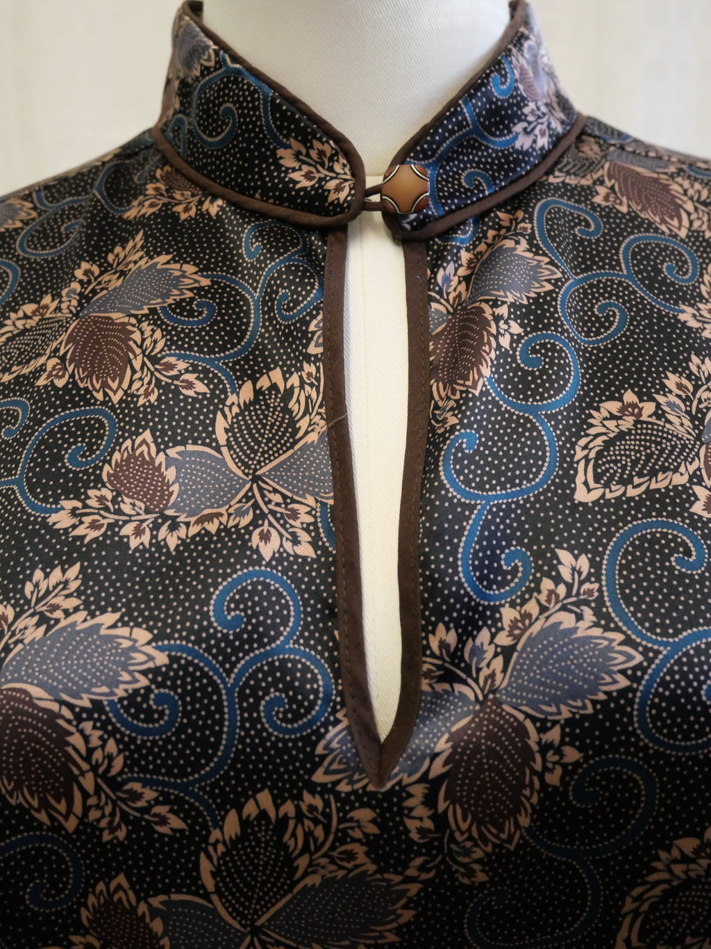 Lauren Moffatt 100% Silk Mandarin Collar Blouse